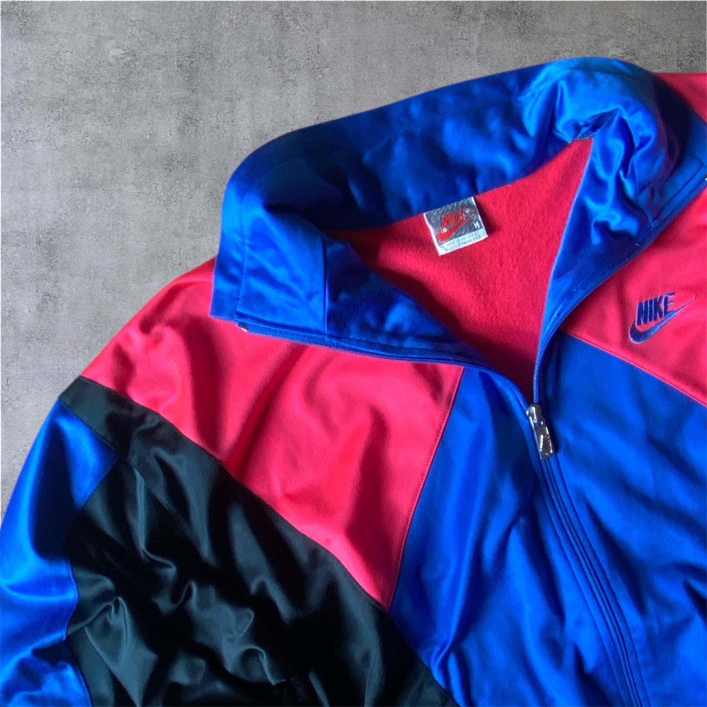 VINTAGE Nike 90s Trackjacket – Neon Pink & Royal Blue – Grey Tag – Gr. M