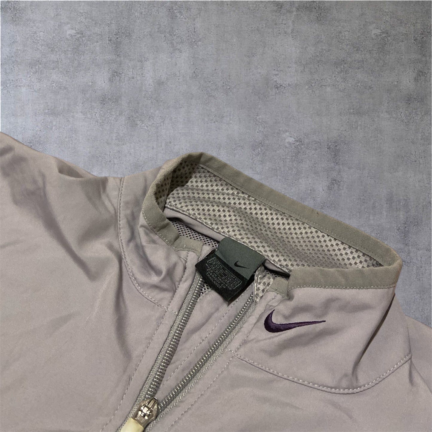 VINTAGE Nike 2000s Windbreaker – Grau / Lila – Silver Tag – Gr. M
