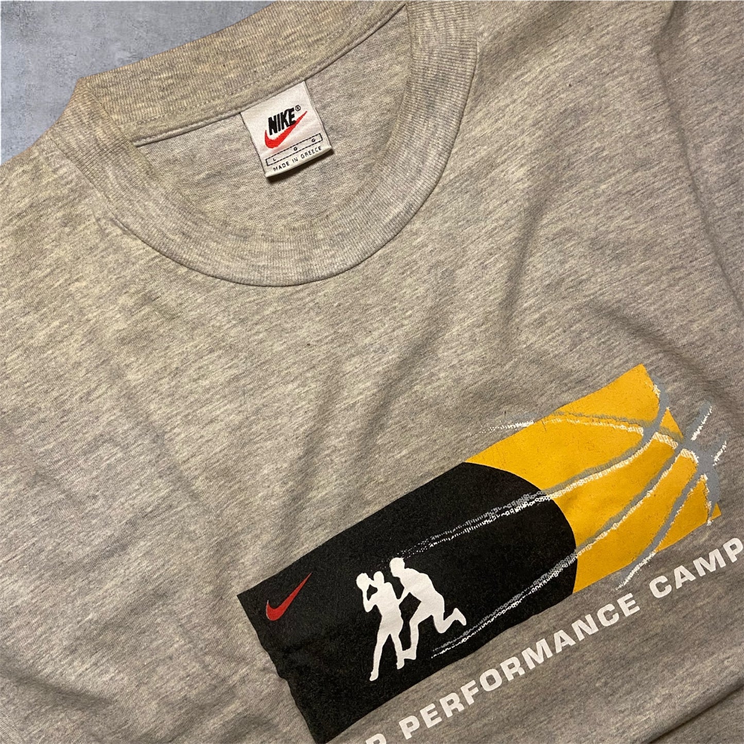 VINTAGE Nike 90s "Basketball Performance Camp" Tee – White Tag – Made in Greece – Gr. L