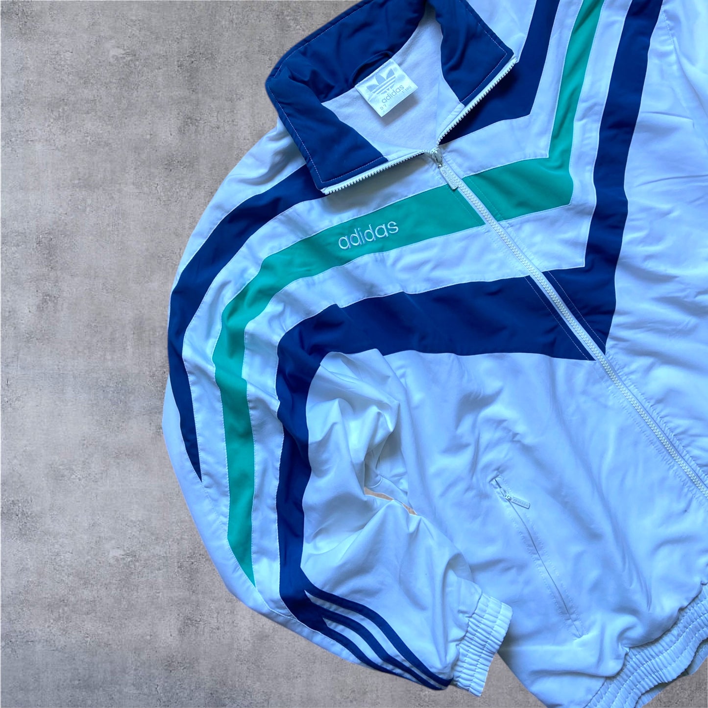VINTAGE 90s Adidas Trackjacket – Weiß / Türkis / Blau – Backprint Logo – Gr. L