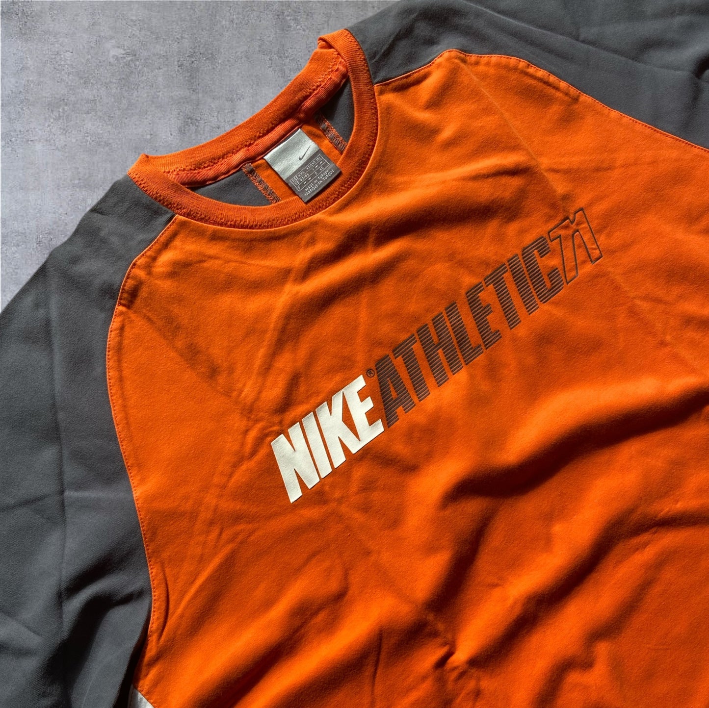VINTAGE Nike 2000s Athletic 71 Shirt – Silver Tag – Gr. XXL – Orange/Grau Raglan