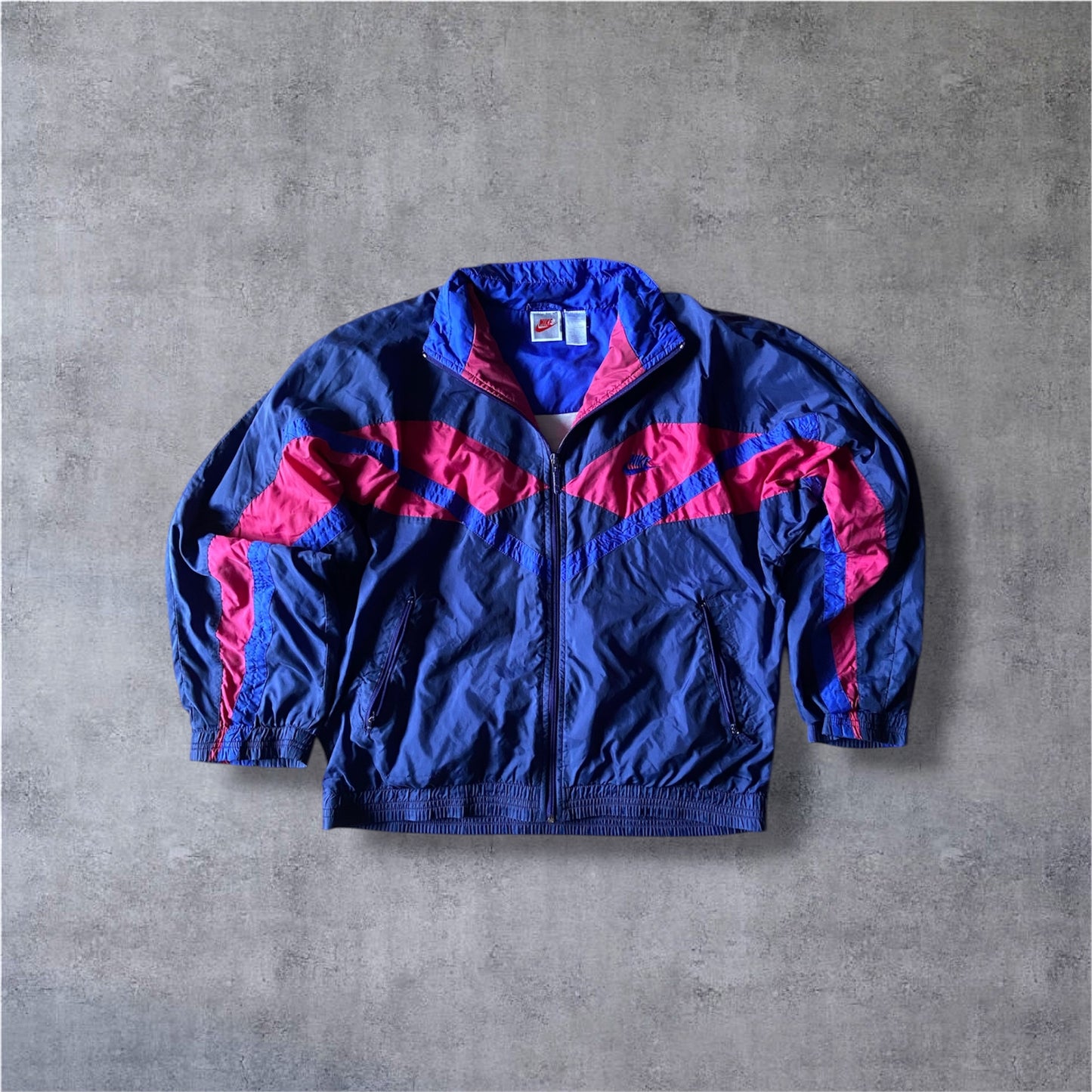 VINTAGE Nike 90s Windrunner Jacket – Pink & Navy Archive – Grey Tag – Gr. M