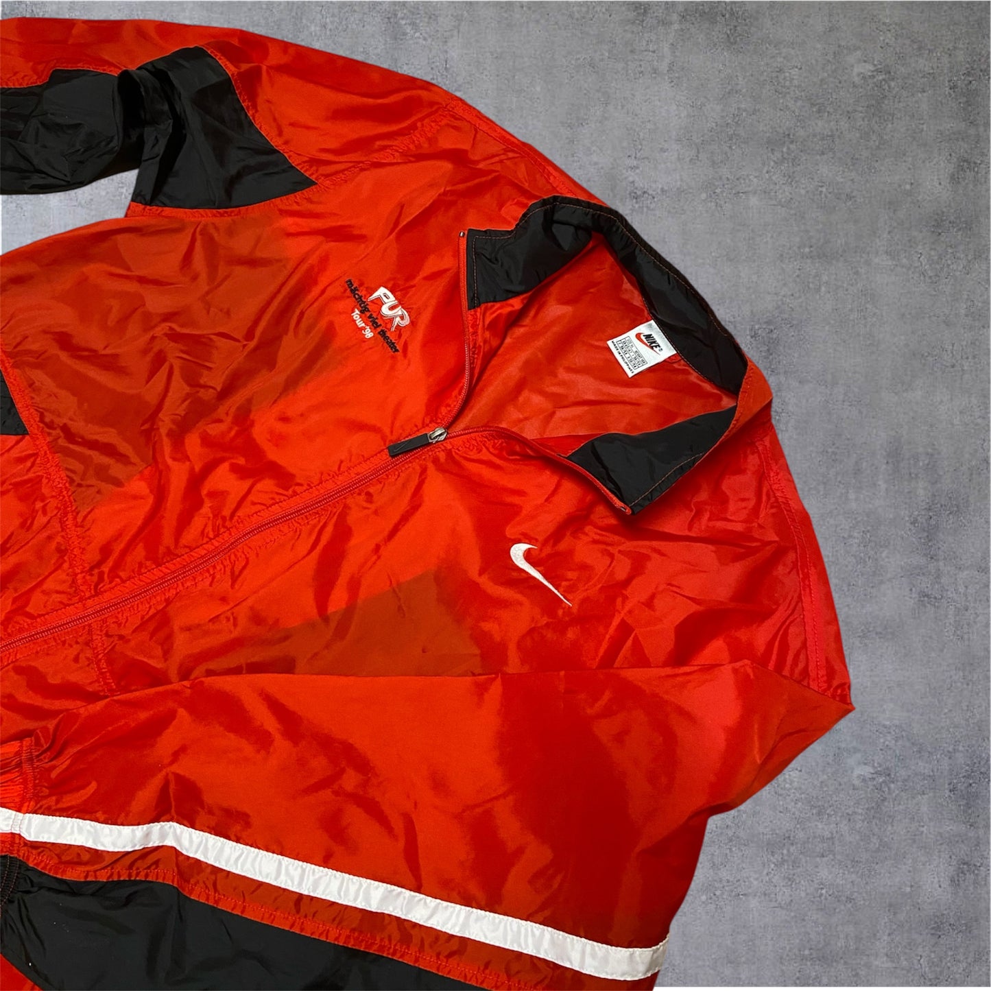 VINTAGE Nike x PUR 90s Tour Edition Windbreaker - Black/Red - Gr. M
