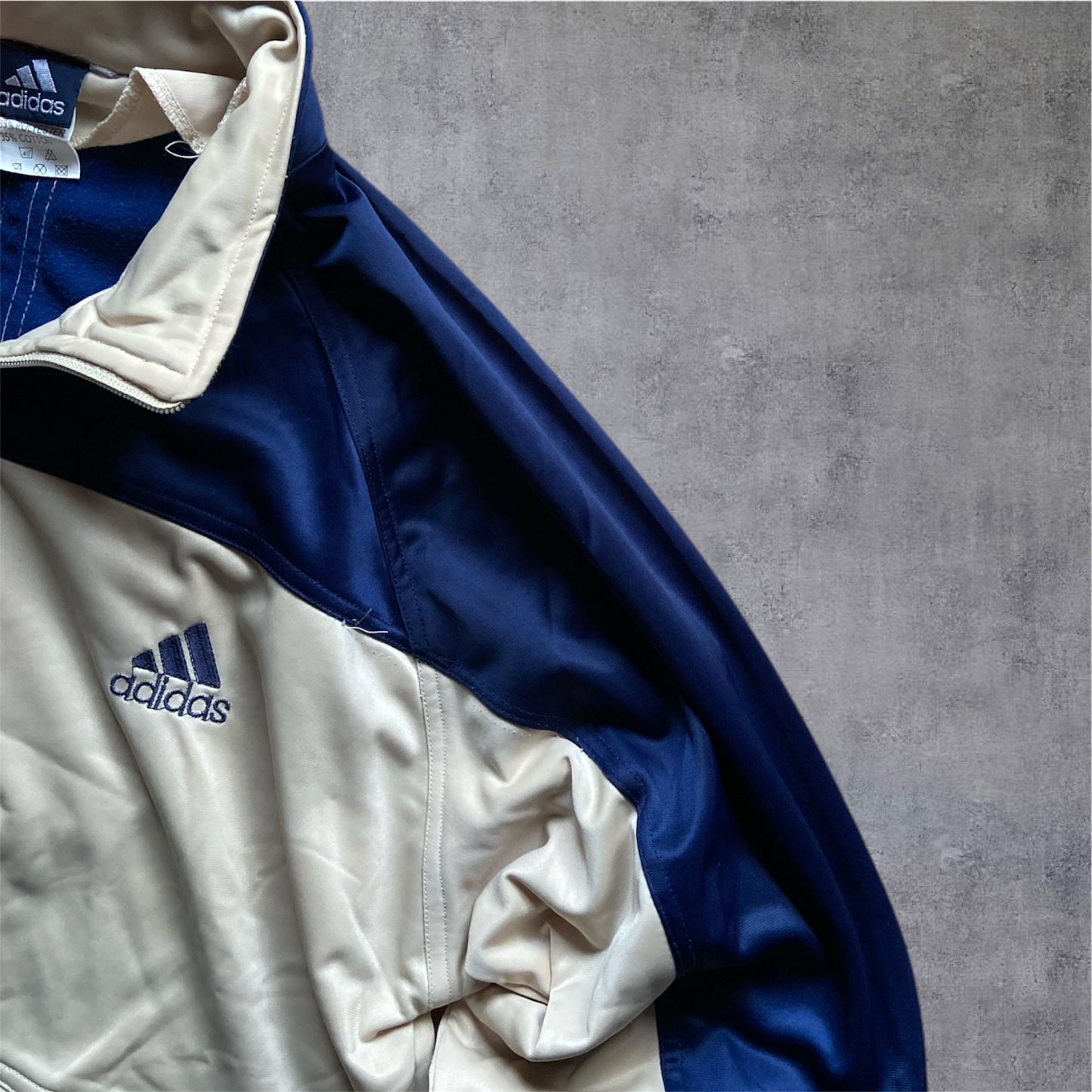 VINTAGE Adidas 90s Tracksuit – Creme & Navy – Gr. XL