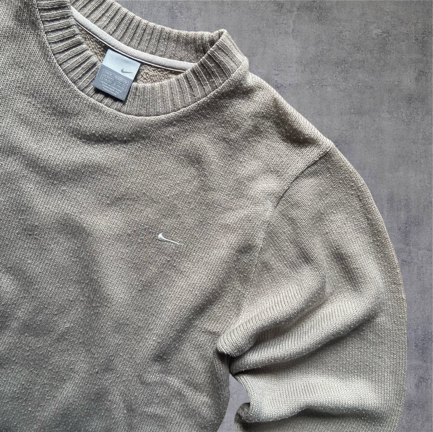 VINTAGE Nike Strickpullover – Silver Tag – Beige/Grau – Mini Swoosh – Gr. M