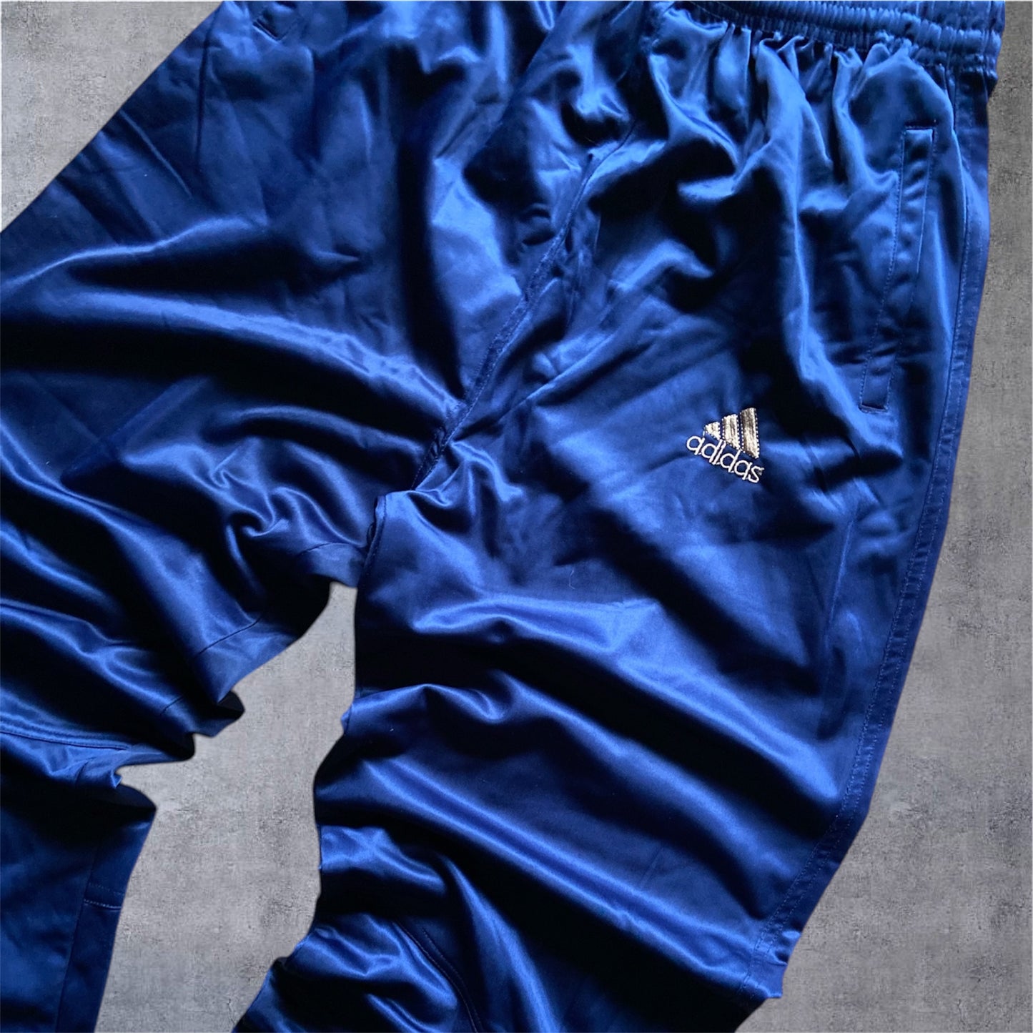 VINTAGE Adidas 90s Tracksuit – Creme & Navy – Gr. XL