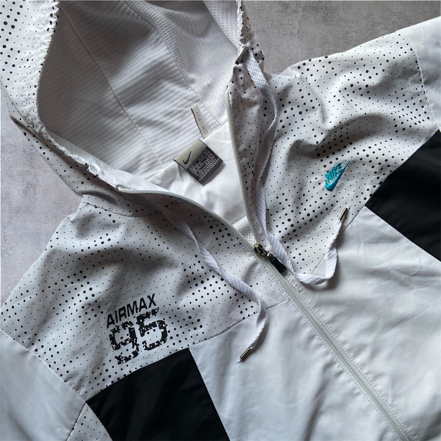 VINTAGE Nike 2000s Air Max 95 „Windrunner“ Trainingsanzug – Full Set – White/Black/Teal – Gr. XL