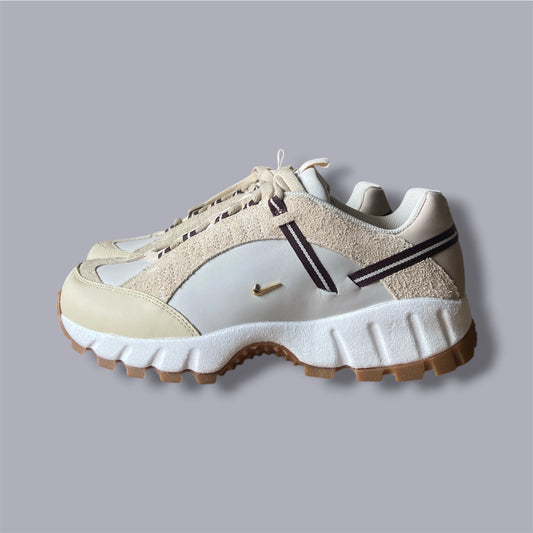Nike Air Humara x Jacquemus „Light Bone“ – EU 43 / US 9.5