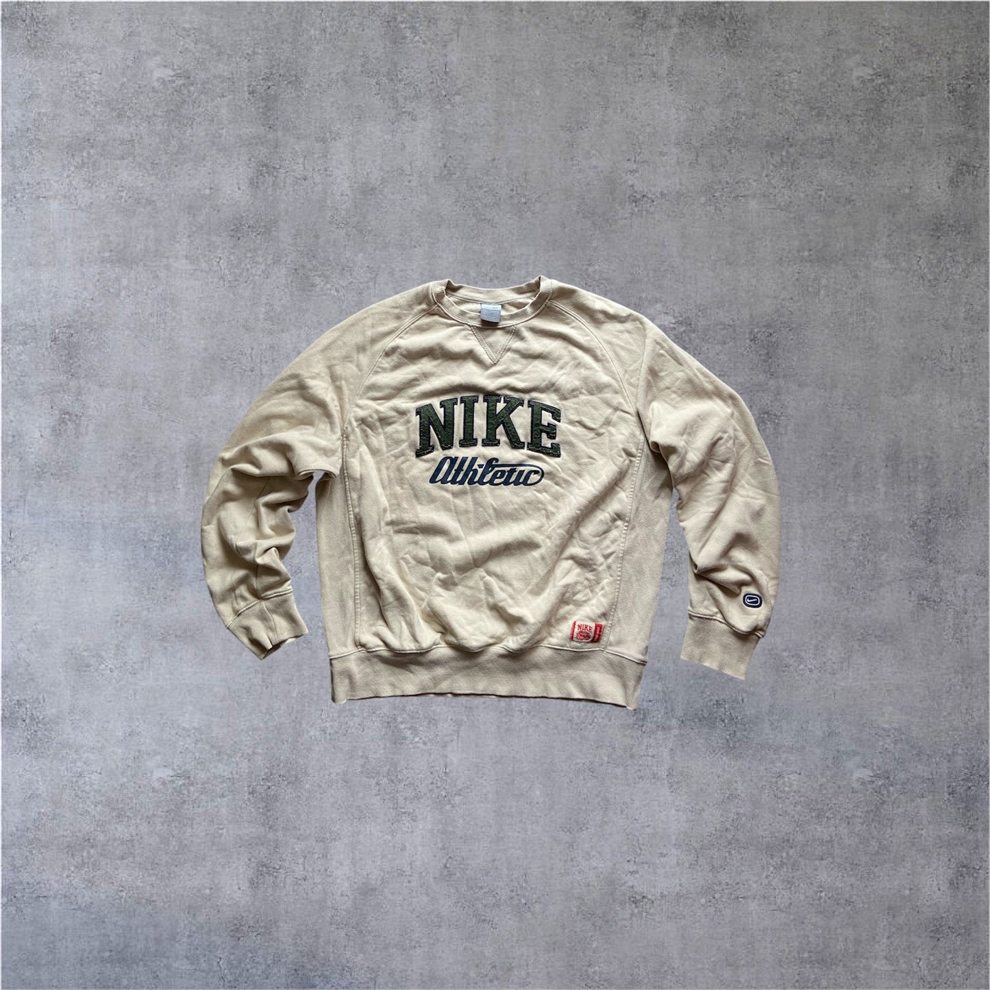 VINTAGE Nike 2000s Athletic Crewneck – Creme / Dunkelgrün – Chenille Logo – Gr. L