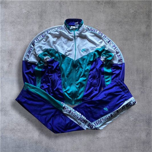 VINTAGE Nike 90s "Just Do It" Tracksuit – White Tag – Full Set (Jacket & Pants) – Gr. L
