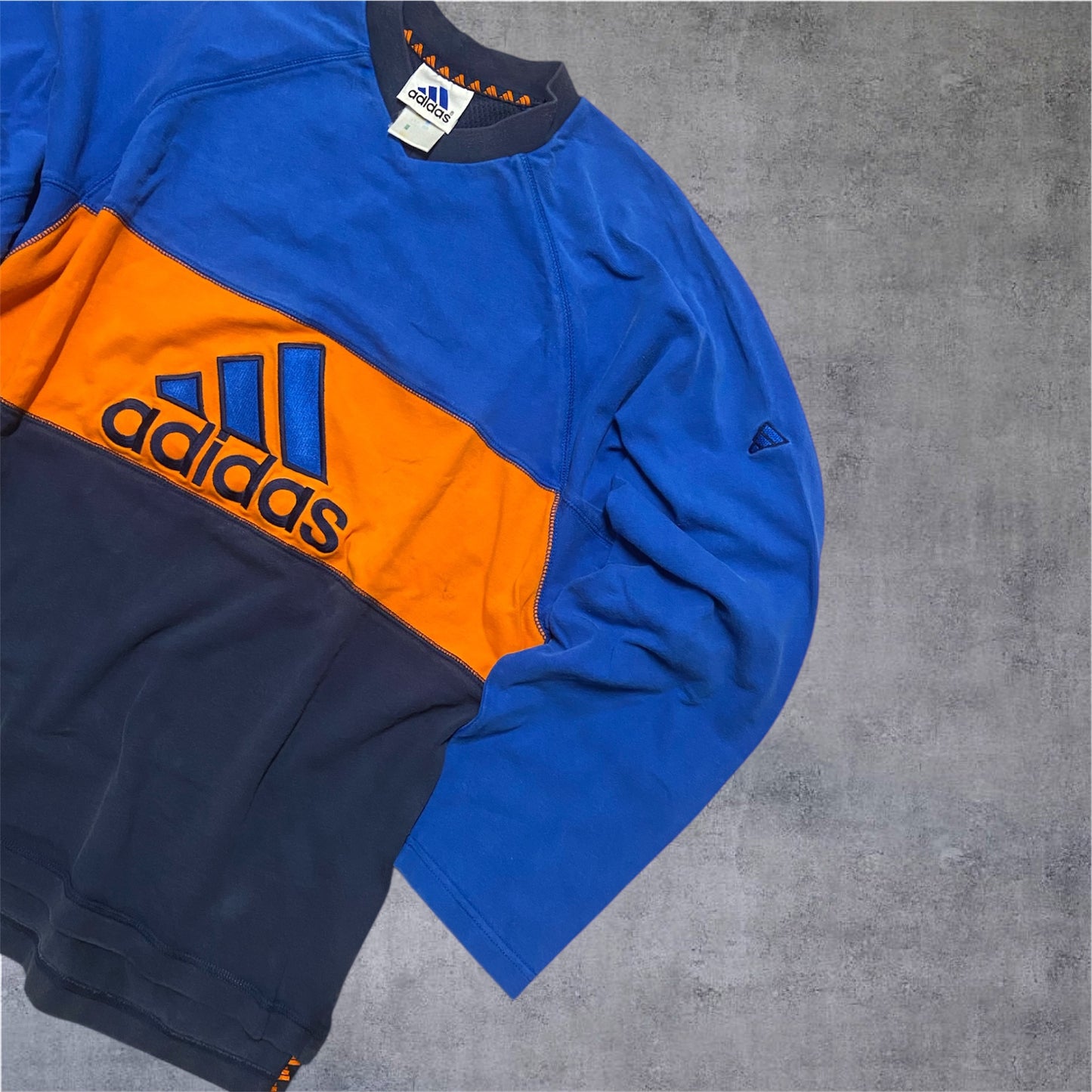 VINTAGE Adidas 90s Crewneck Sweater – Colorblock – Blau/Navy/Orange – Gr. M
