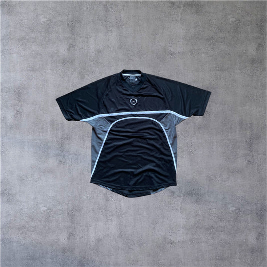 VINTAGE Nike 2000s Shield Swoosh Shirt – Y2K Techwear Style – Schwarz/Grau – Gr. M
