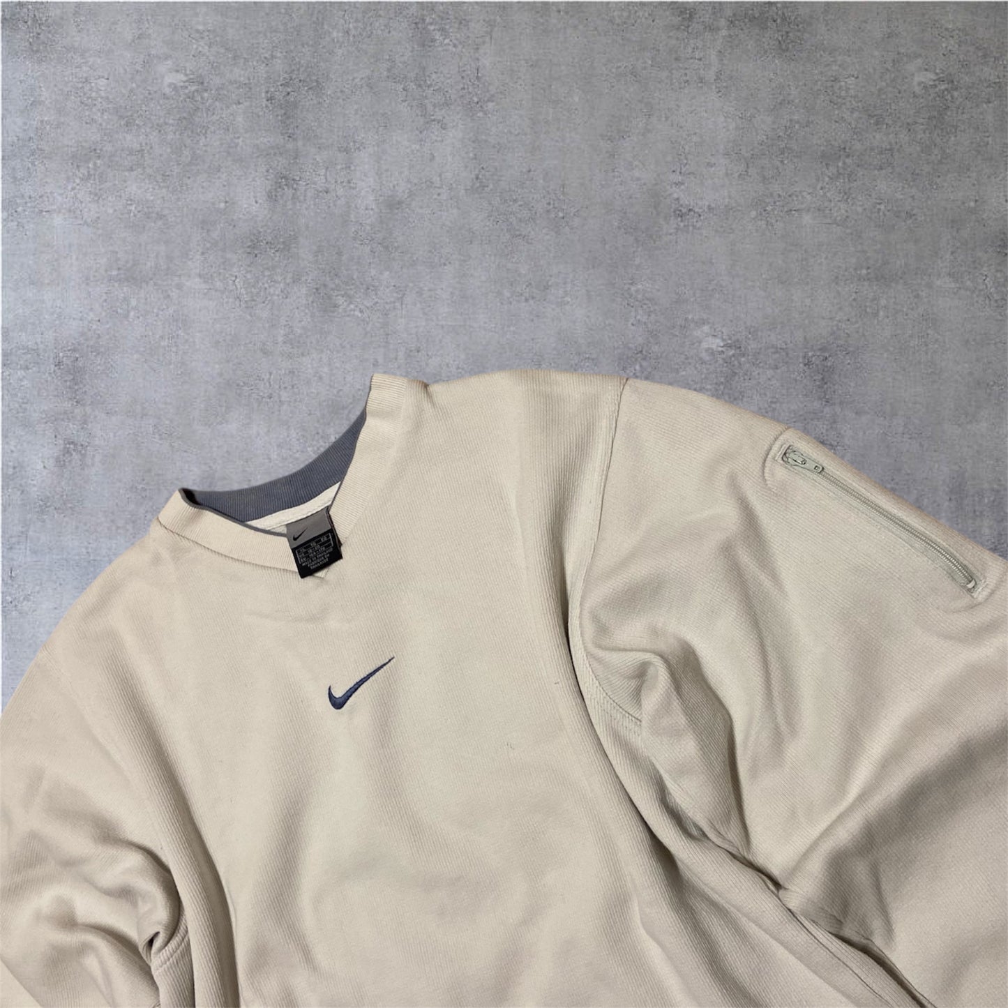 VINTAGE Nike 2000s Sweater - Heavyweight Cotton - Creme - Gr. M