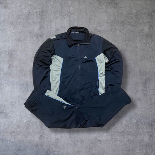 VINTAGE Adidas 2000s Tracksuit – Monogram Details – Navy/Grau/Hellblau – Gr. XL