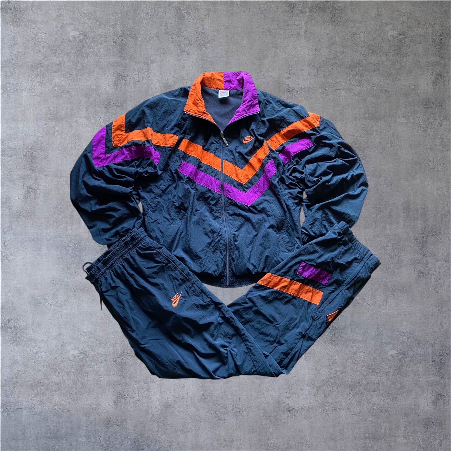 VINTAGE Nike 90s CHEVRON TRACKSUIT – Gr. M