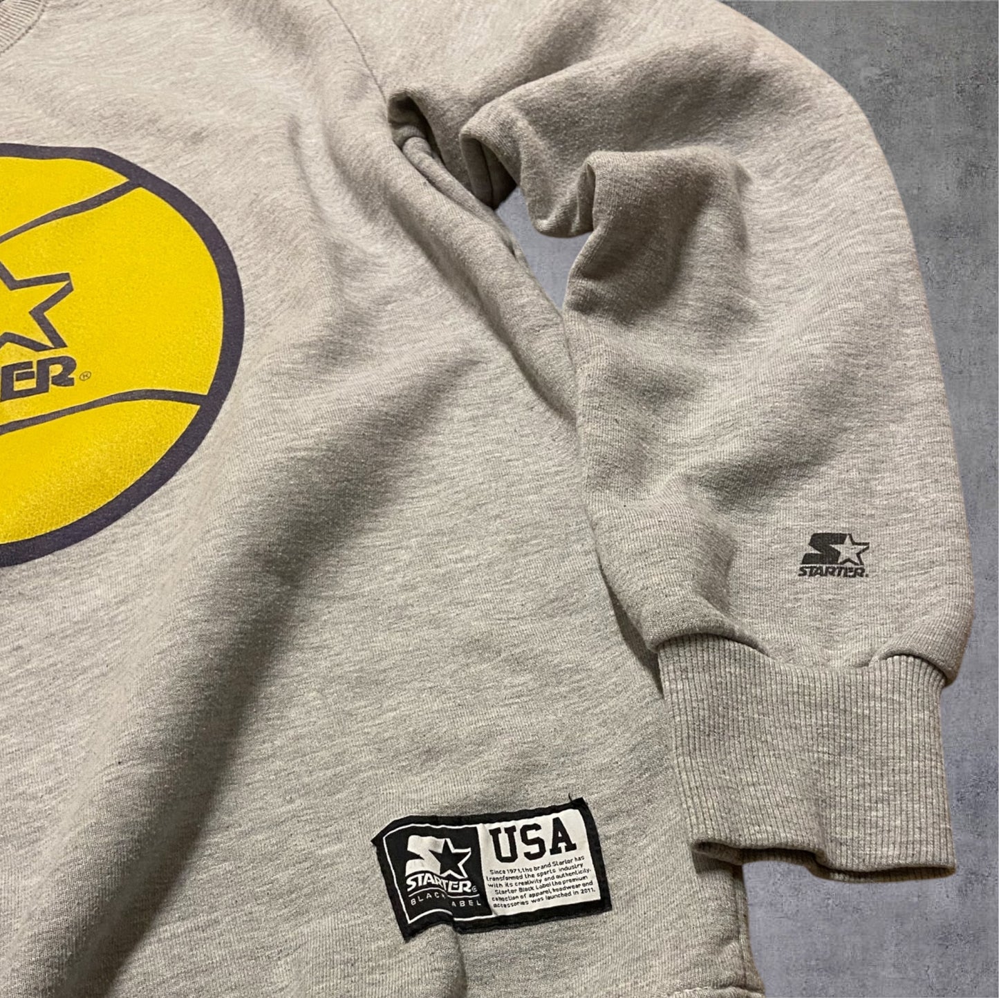 VINTAGE Starter Black Label Sweater – Big Logo Print – Grau/Gelb – Gr. S