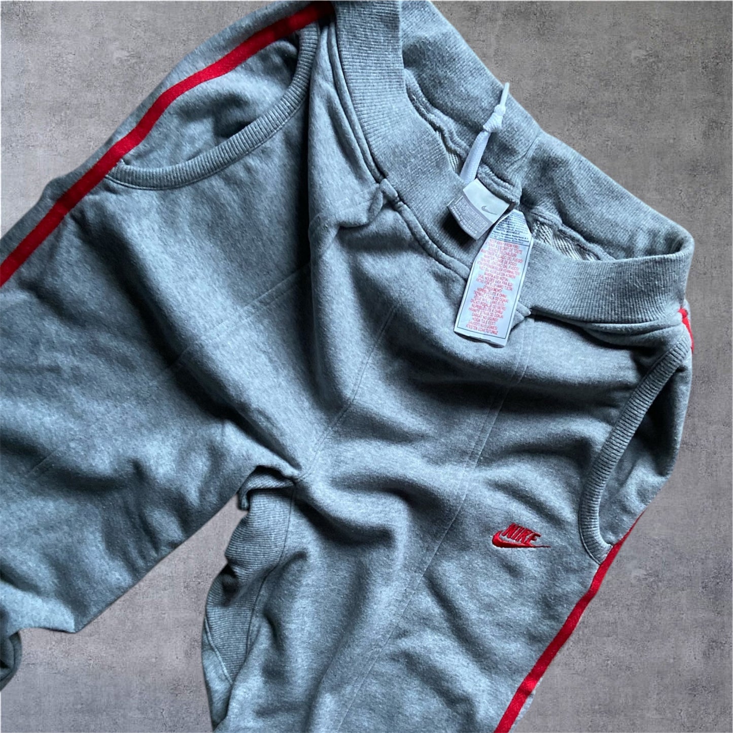 VINTAGE Nike 2000s Athletic 71 Tracksuit – Silver Tag – Grau/Rot – Gr. M