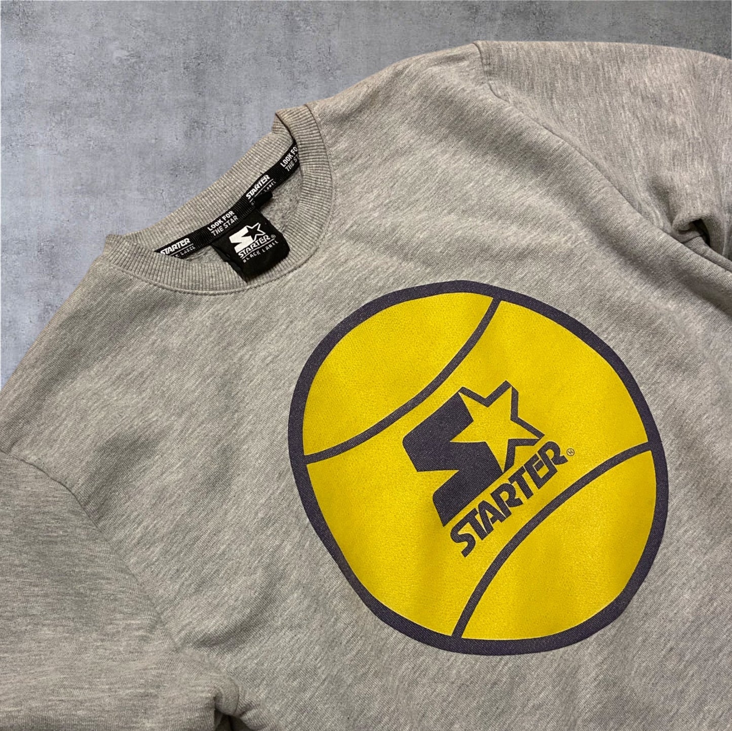 VINTAGE Starter Black Label Sweater – Big Logo Print – Grau/Gelb – Gr. S