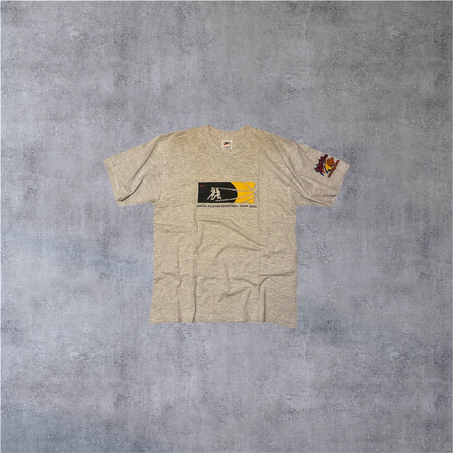 VINTAGE Nike "Swiss Allstar Basketball Camp 2000" Tee – White Tag – Made in Peru – Gr. L