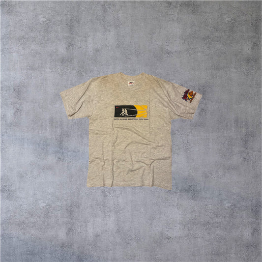VINTAGE Nike "Swiss Allstar Basketball Camp 2000" Tee – White Tag – Made in Peru – Gr. L