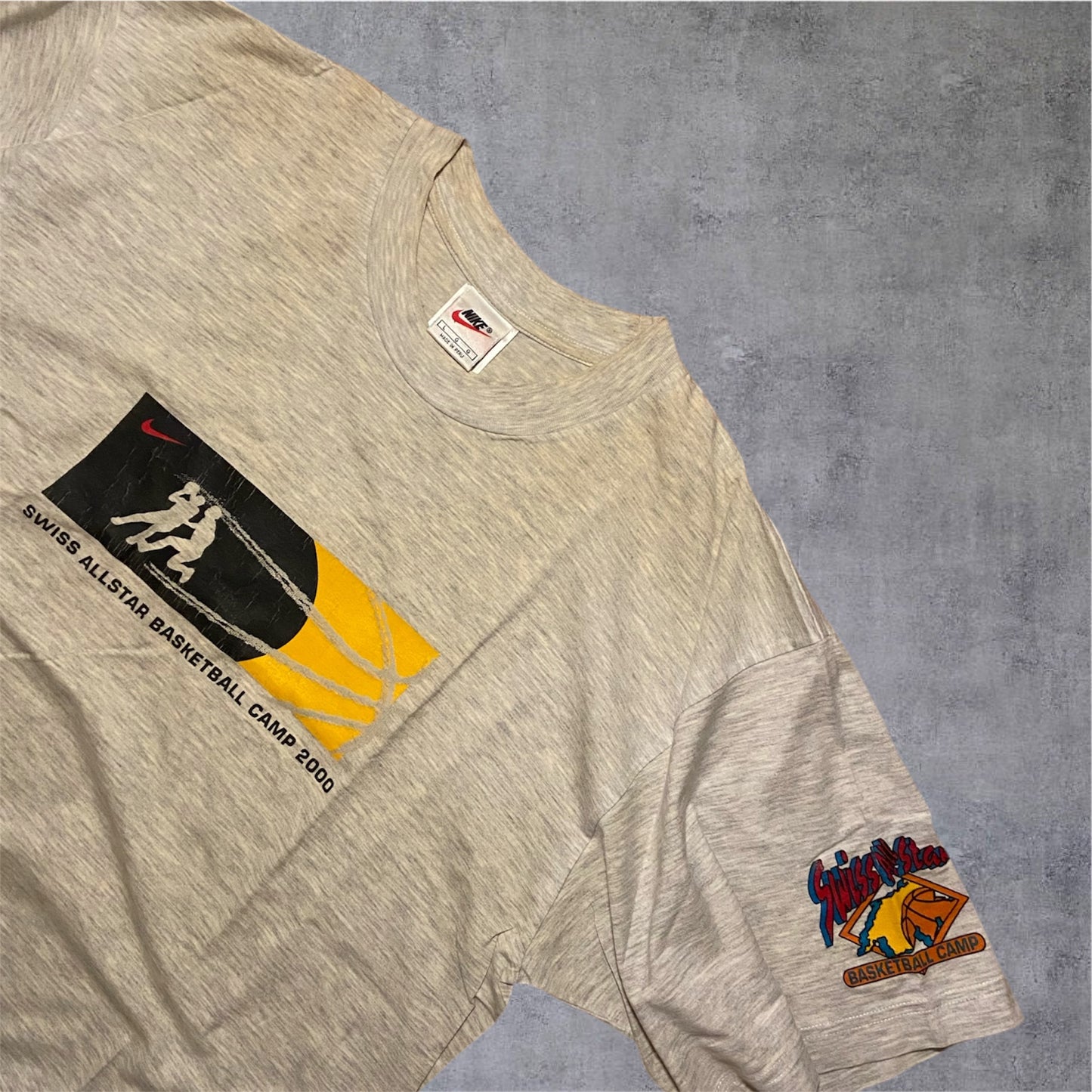 VINTAGE Nike "Swiss Allstar Basketball Camp 2000" Tee – White Tag – Made in Peru – Gr. L