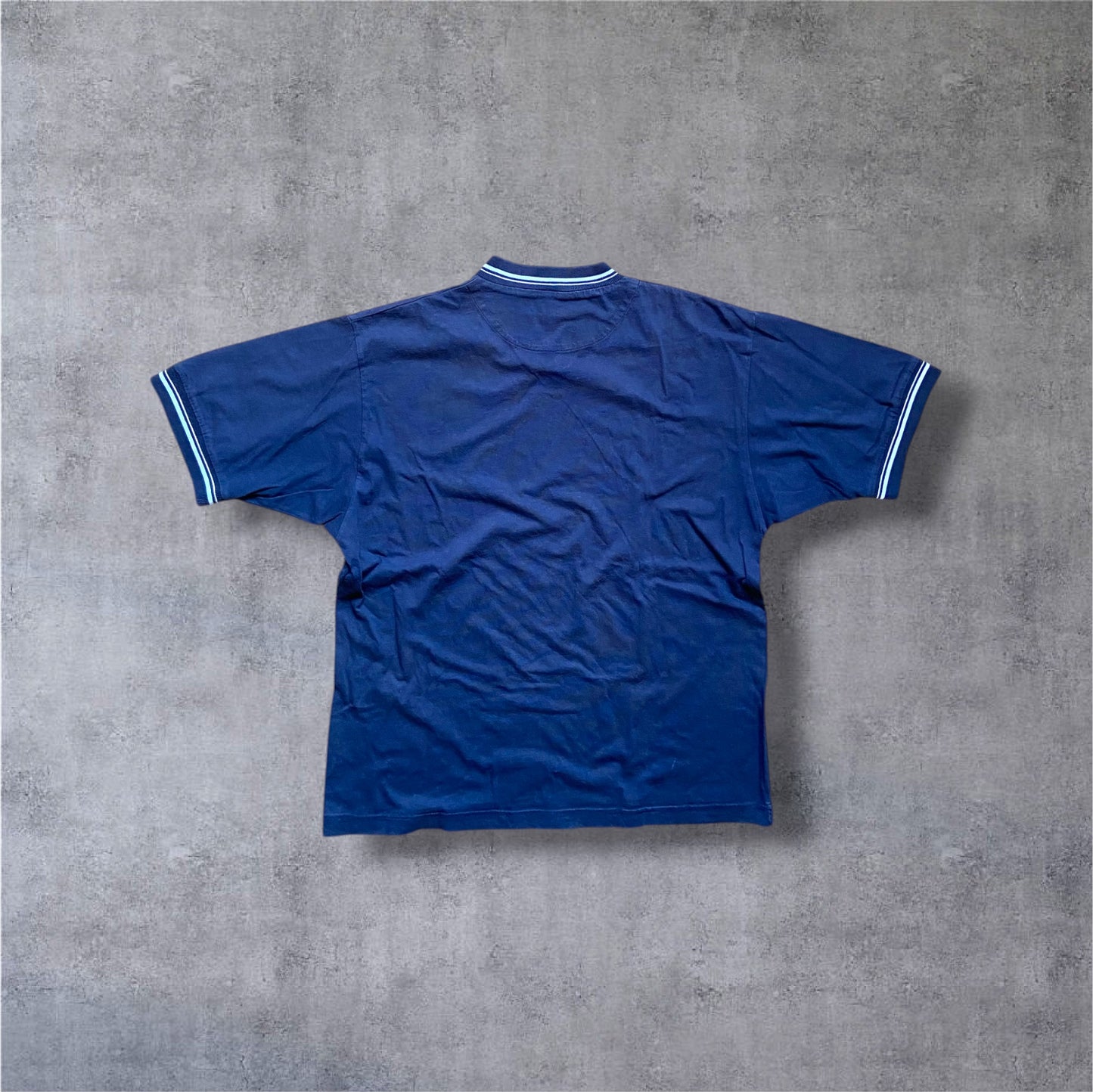 VINTAGE 90s Nike Center Swoosh Tee – Black Tag – Navy/Red – Gr. M