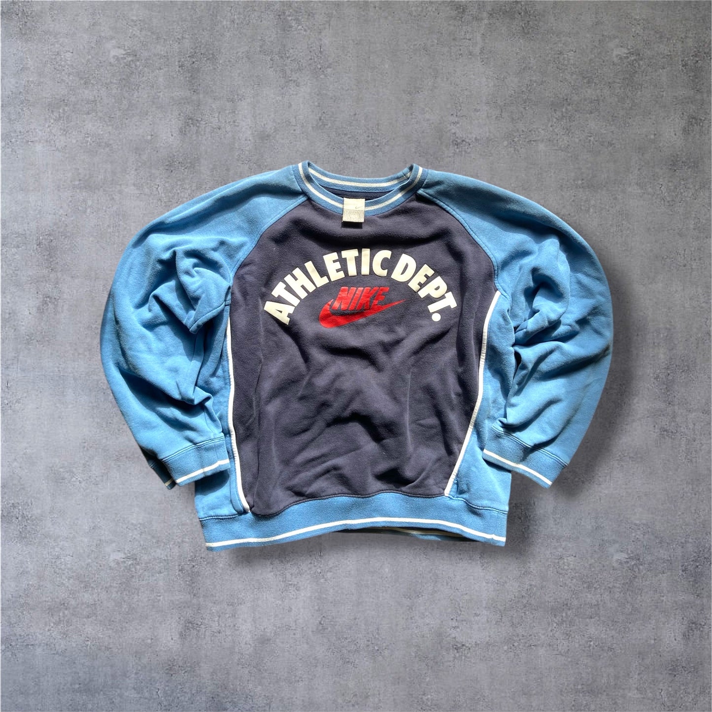 VINTAGE Nike 2000s Athletic Crewneck – Baby Blue / Grey – Damen Gr. M (Cropped Fit)