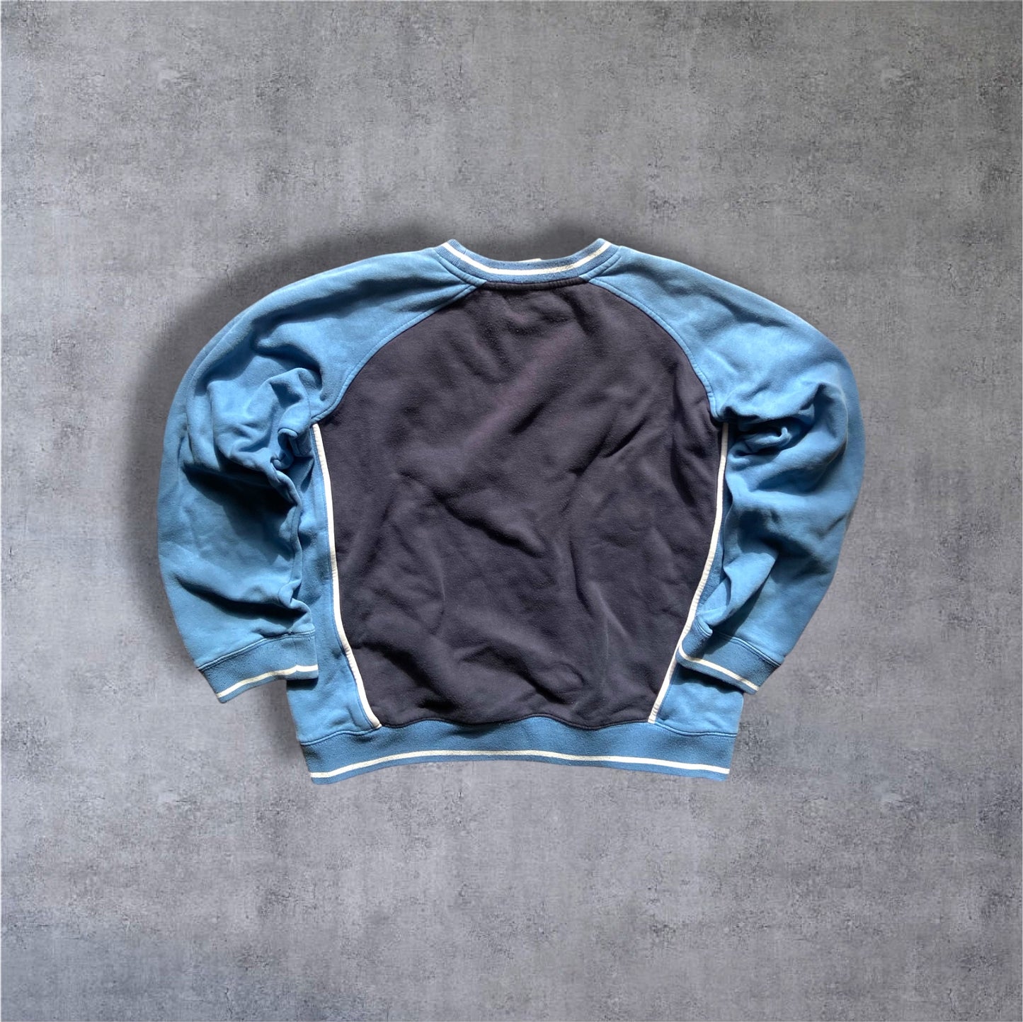 VINTAGE Nike 2000s Athletic Crewneck – Baby Blue / Grey – Damen Gr. M (Cropped Fit)