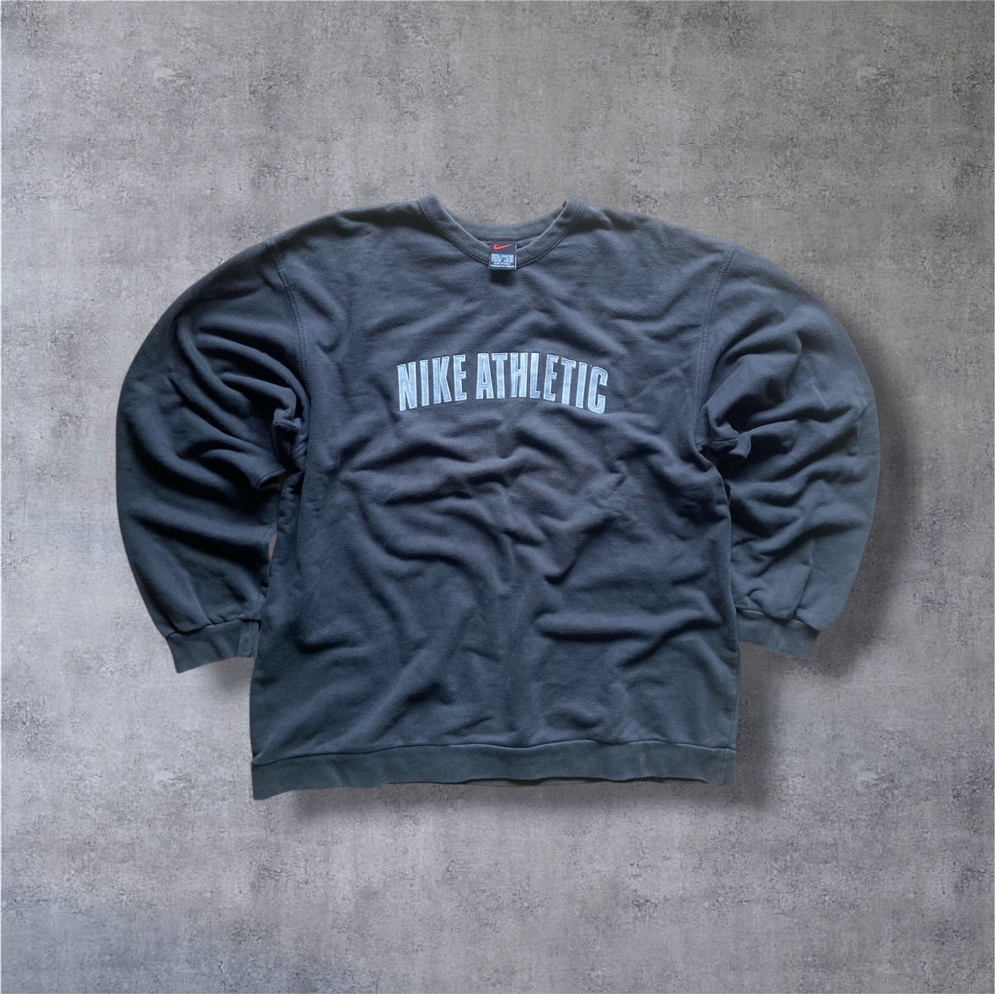 VINTAGE Nike 2000s Athletic Crewneck – Black Tag – Dunkelbraun – Gr. XL