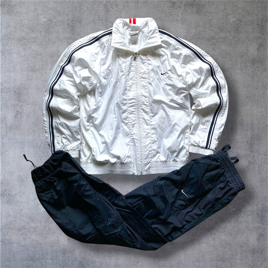VINTAGE Nike 2000s Silver Tag Tracksuit – White/Navy – Gr. M