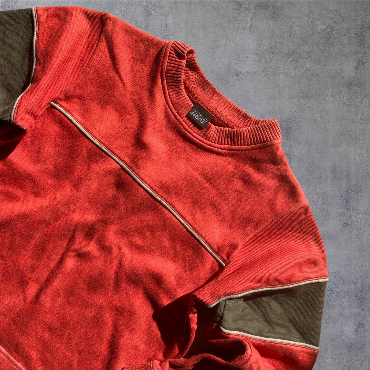 Nike Athletic Crewneck – Red / Brown Accents – Silver Tag – Damen Gr. M